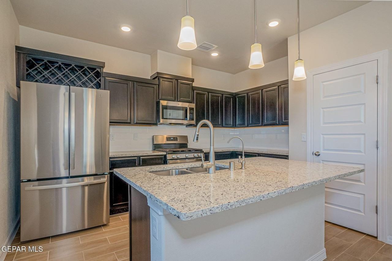 12249 Desert Sea Ct - Photo 5 of 20