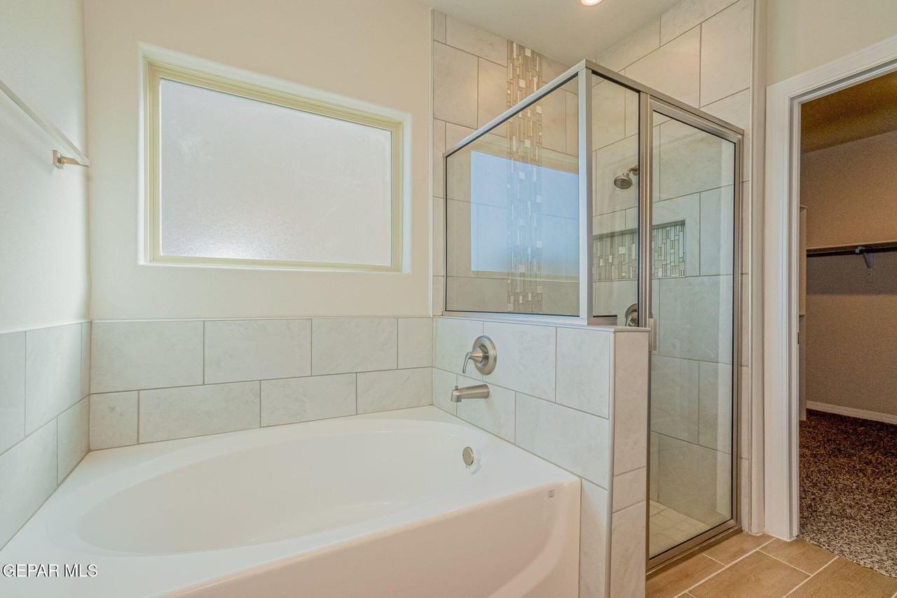 12249 Desert Sea Ct - Photo 7 of 20