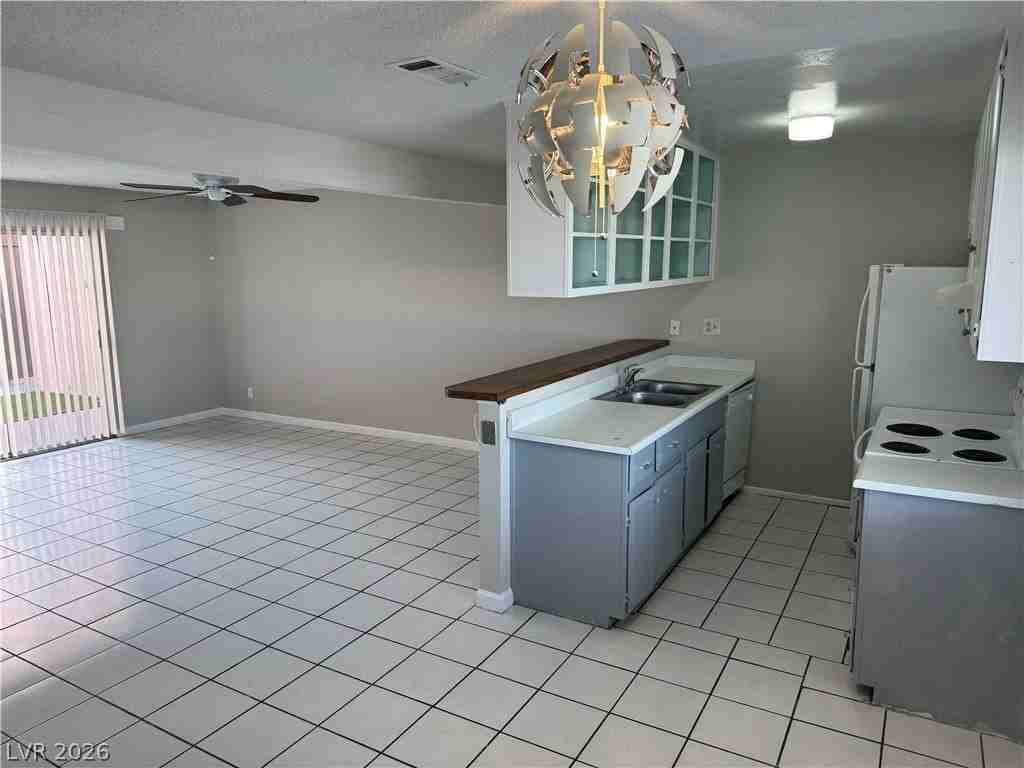 2158 E Desert Inn Rd - Photo 3 of 15