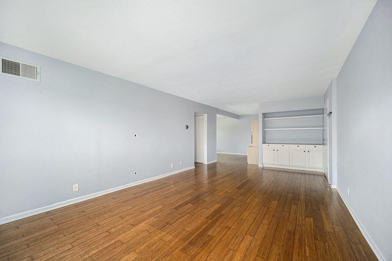 1325 S Maple Rd #201 - Photo 3 of 17