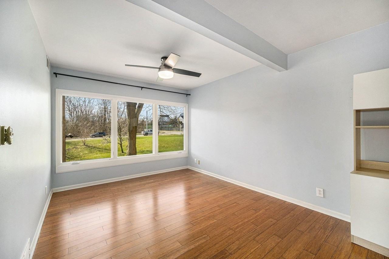 1325 S Maple Rd #201 - Photo 4 of 17