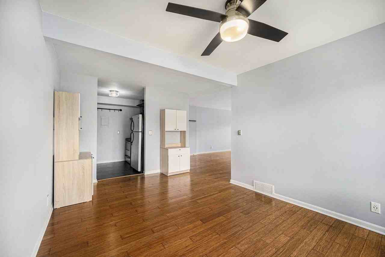 1325 S Maple Rd #201 - Photo 5 of 17