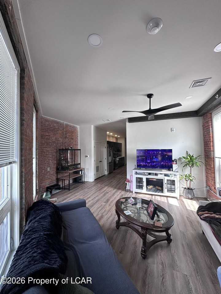 157 N Main St - Photo 4 of 11