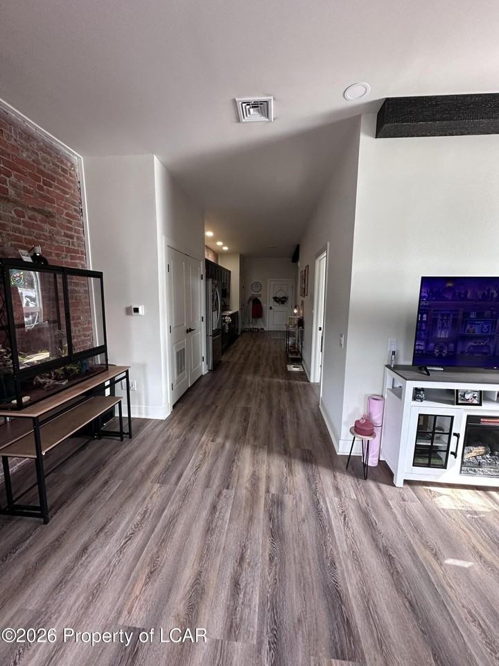 157 N Main St - Photo 5 of 11