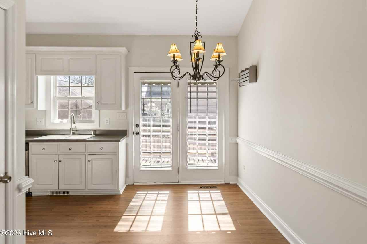 726 Addington Dr - Photo 7 of 27