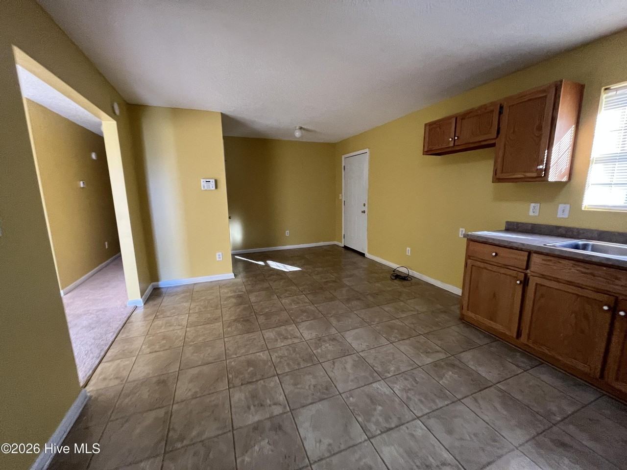 212 Oak Grove Ave - Photo 2 of 7