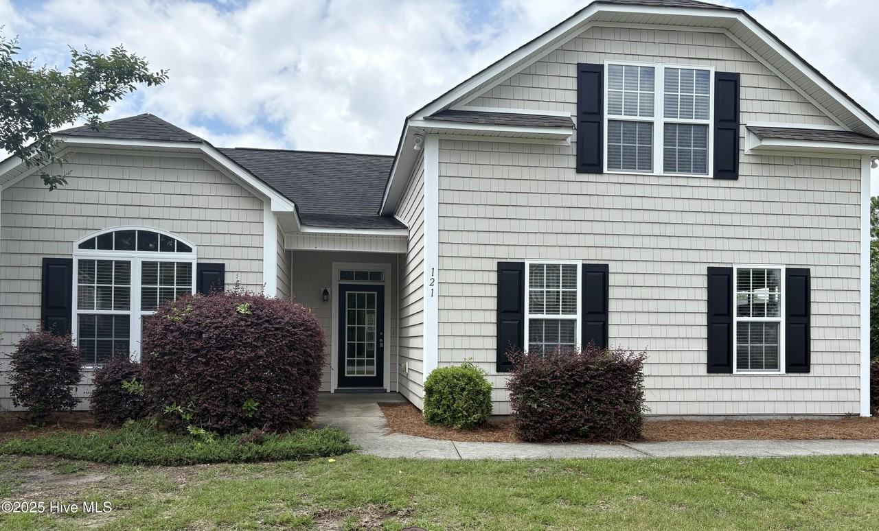 121 Mulberry Cir - Photo 3 of 26