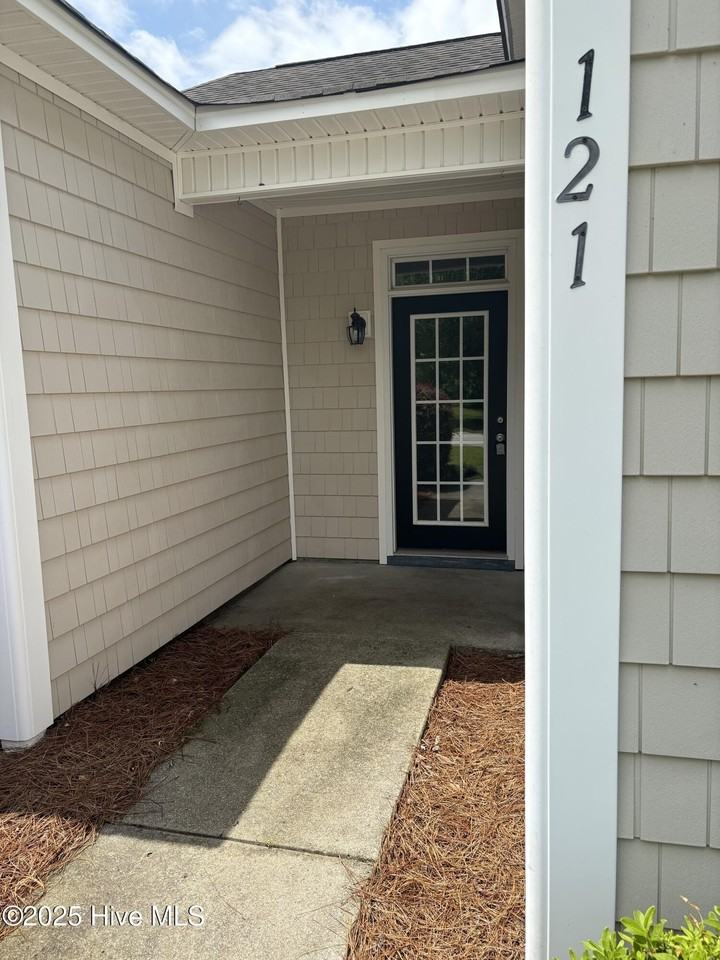 121 Mulberry Cir - Photo 4 of 26