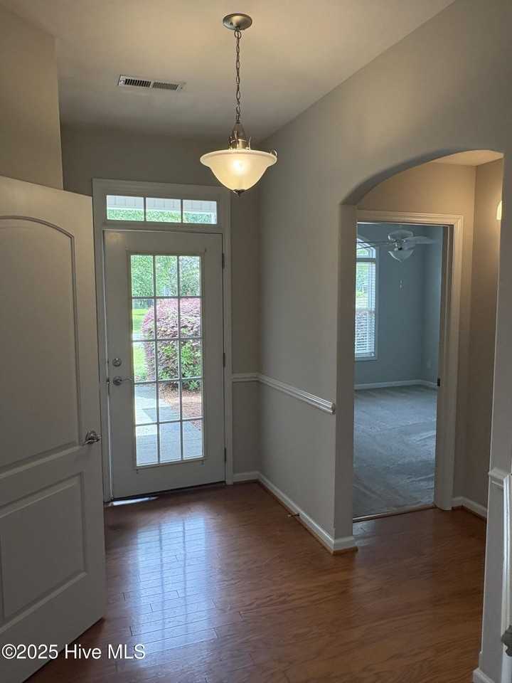 121 Mulberry Cir - Photo 5 of 26