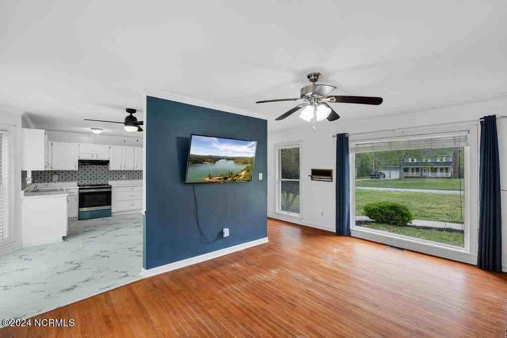 315 Southwest Dr - Photo 6 of 21