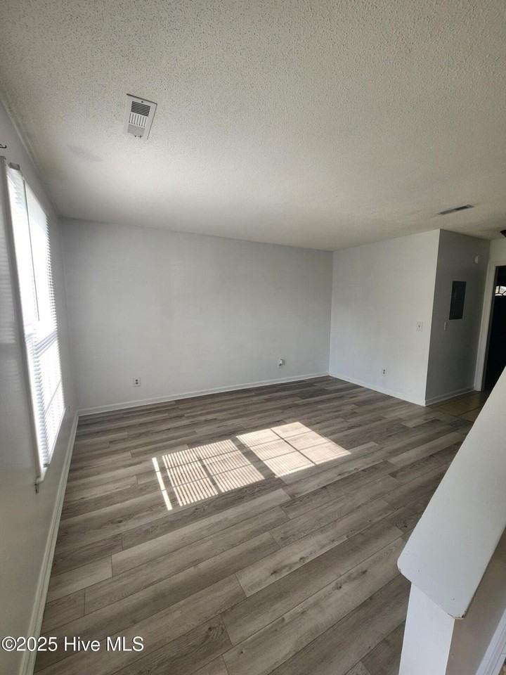 102 Shiloh Dr Unit B - Photo 2 of 21