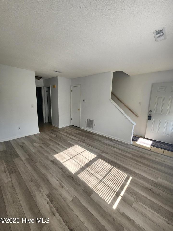 102 Shiloh Dr Unit B - Photo 3 of 21