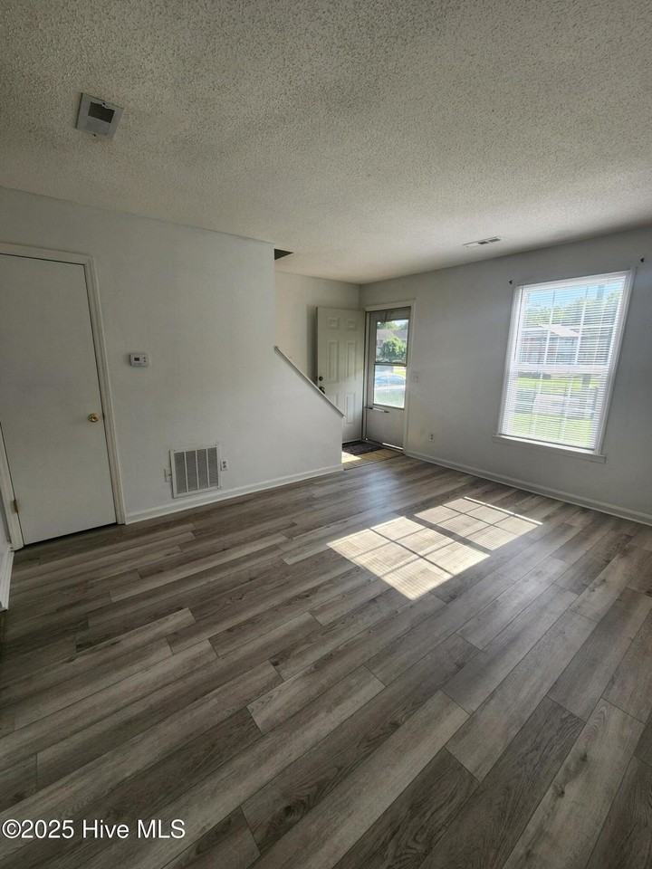 102 Shiloh Dr Unit B - Photo 4 of 21