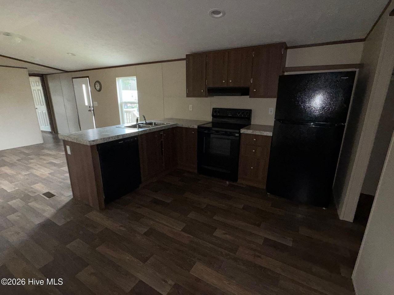 1207 12th St - Photo 3 of 8