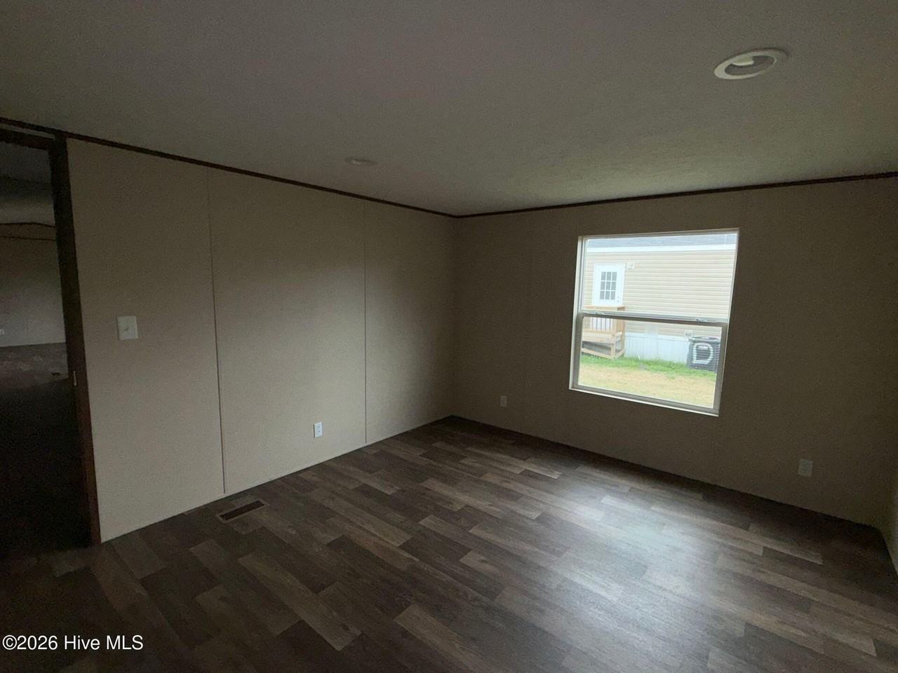 1207 12th St - Photo 4 of 8