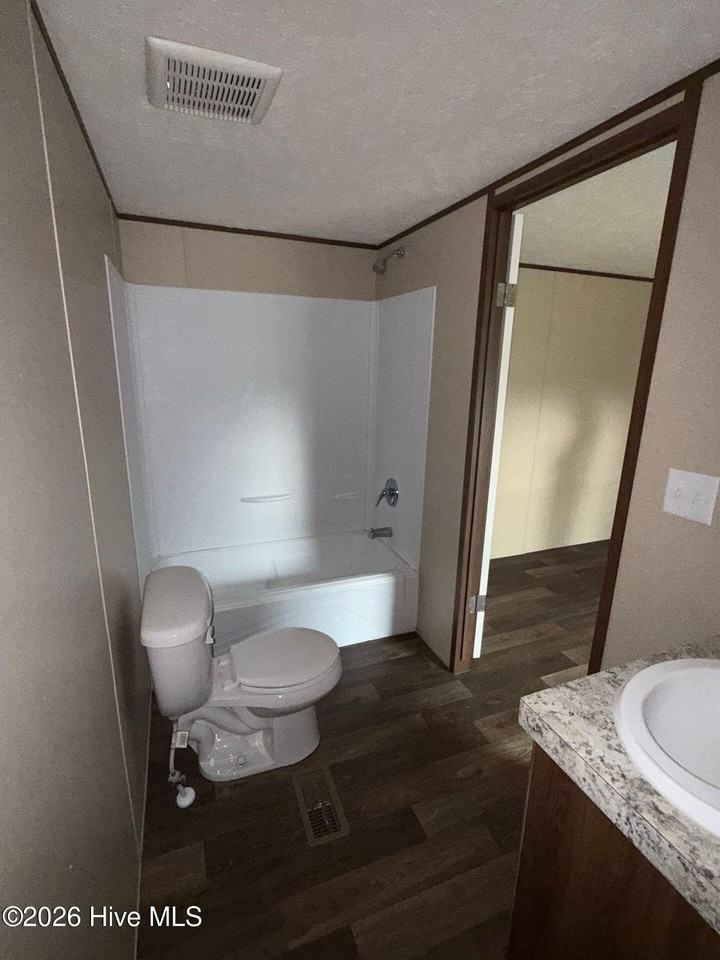 1207 12th St - Photo 5 of 8