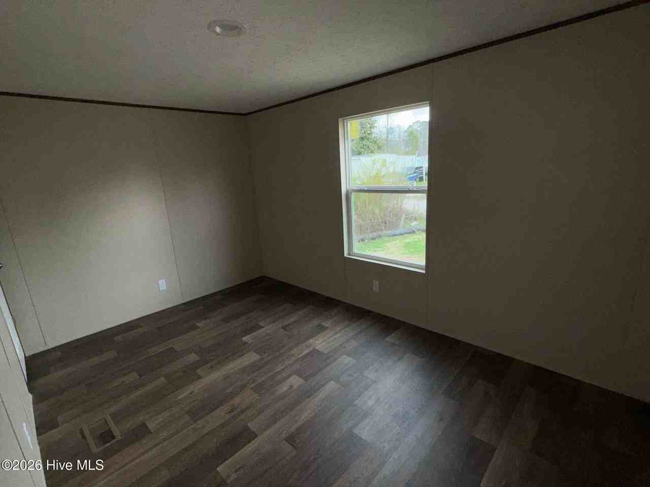 1207 12th St - Photo 7 of 8