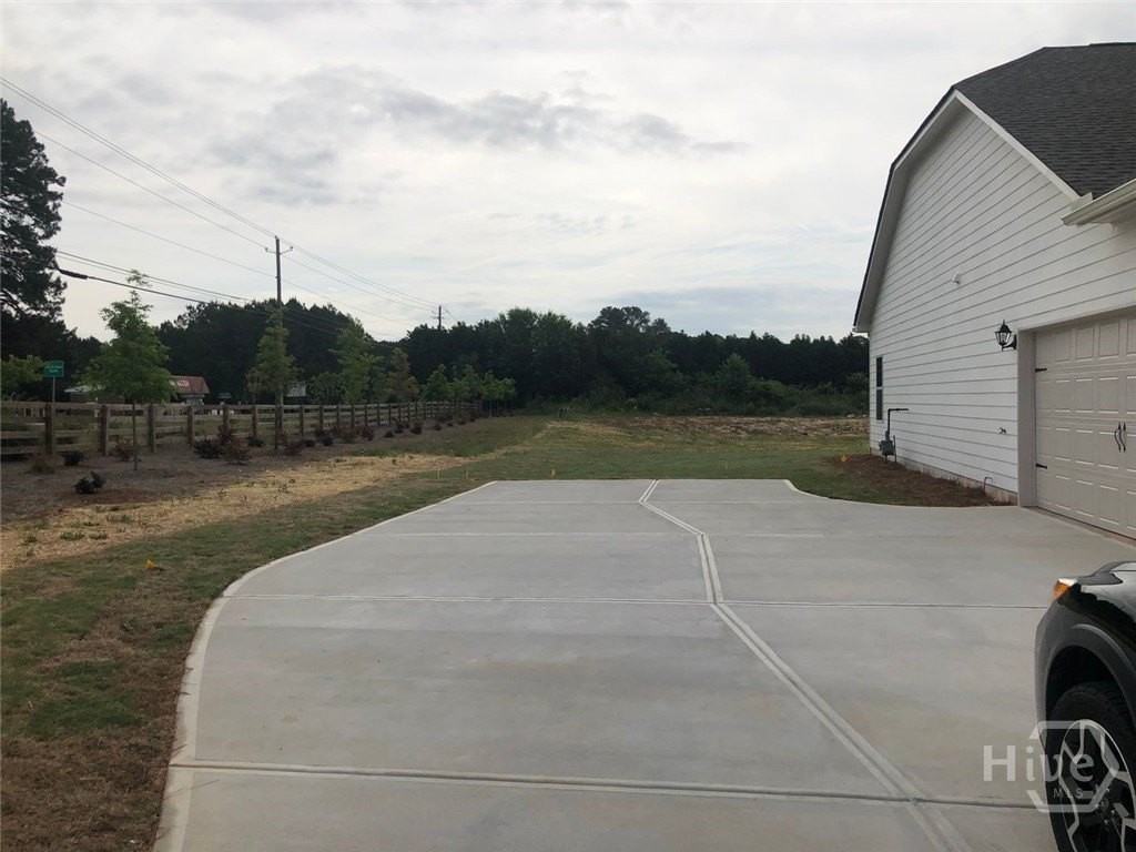 1109 Day Dr - Photo 4 of 32