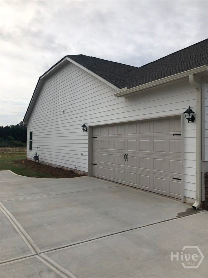 1109 Day Dr - Photo 5 of 32