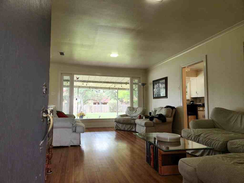 705 Lee St - Photo 4 of 21