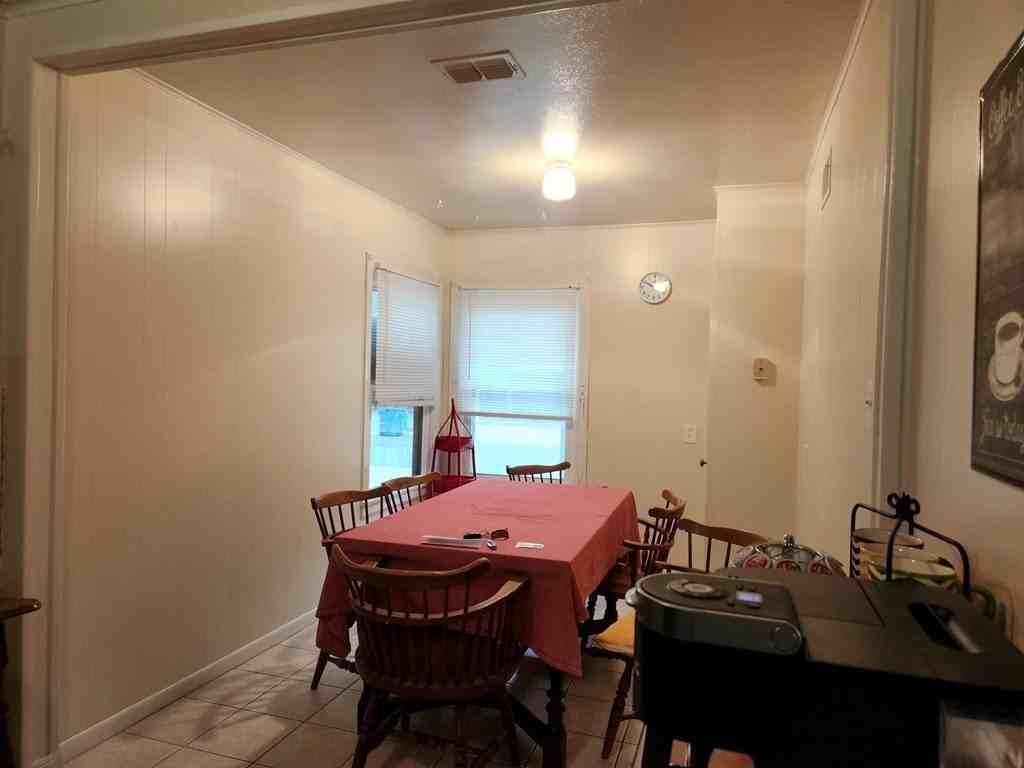 705 Lee St - Photo 7 of 21