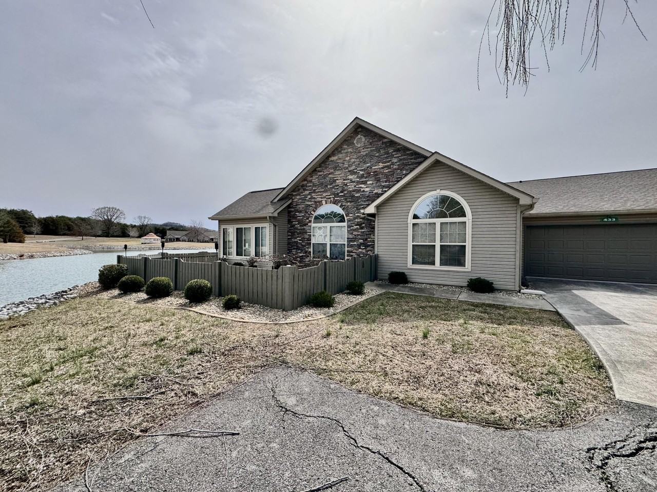 433 Deer Lake Pl Unit 43 - Photo 2 of 36