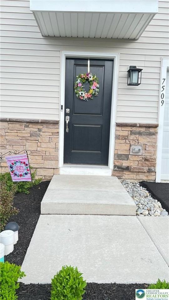 7509 Clayton Ave - Photo 2 of 23