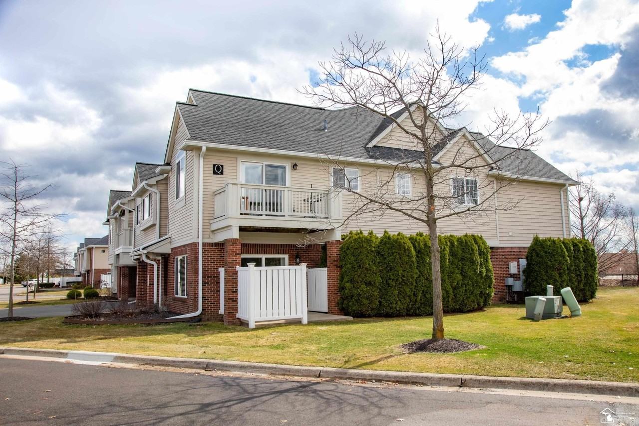 24031 Fairlane Blvd - Photo 2 of 30