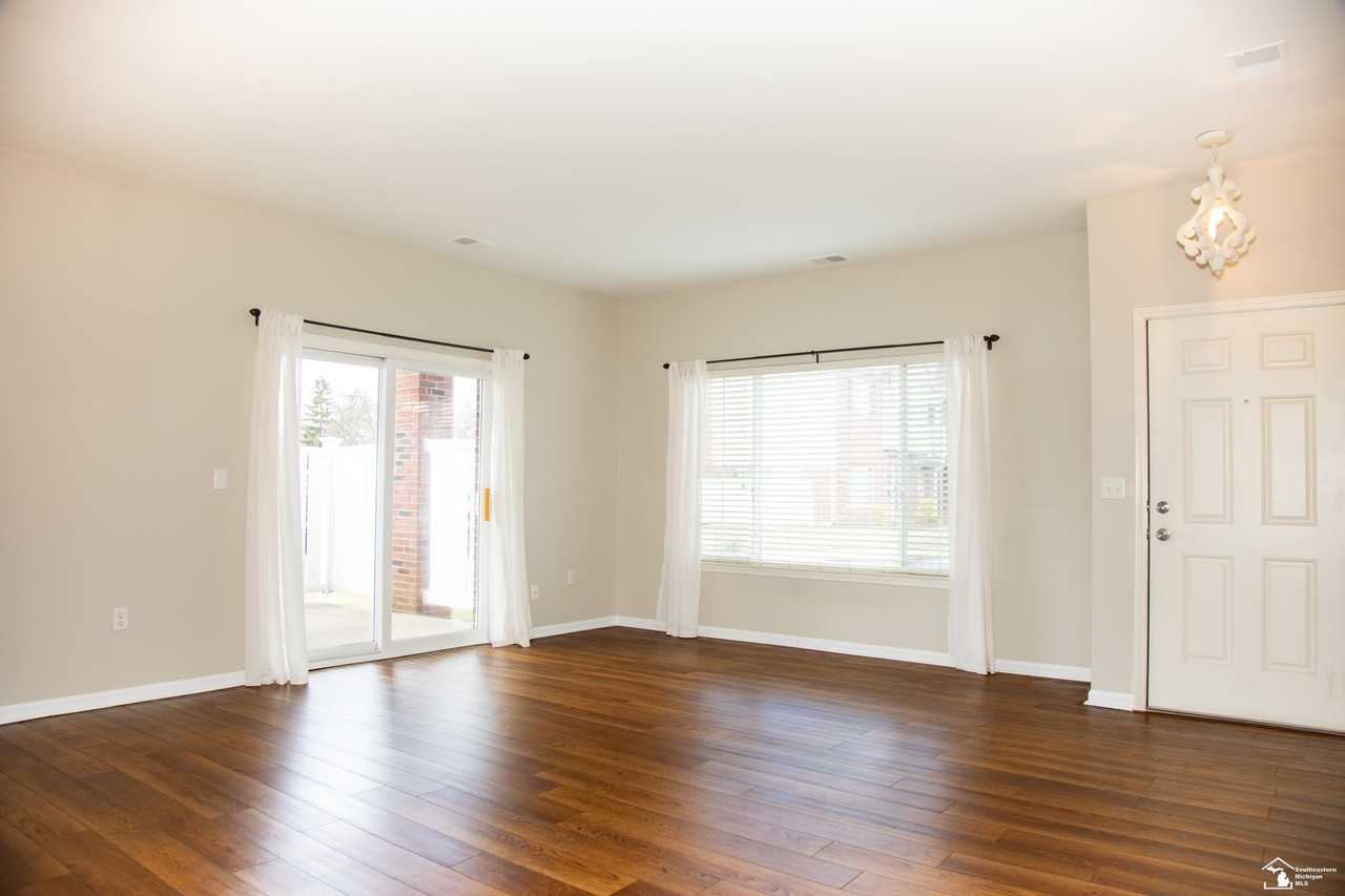 24031 Fairlane Blvd - Photo 6 of 30