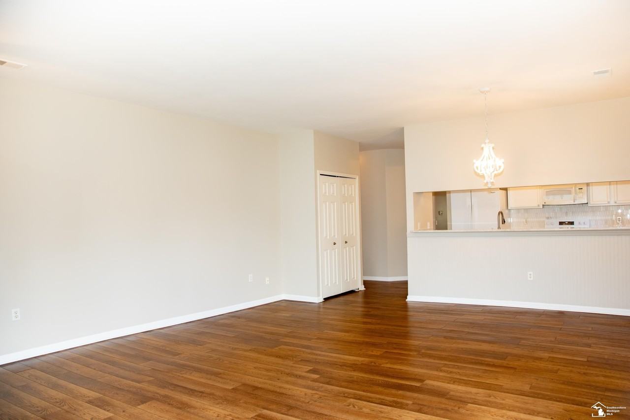 24031 Fairlane Blvd - Photo 7 of 30