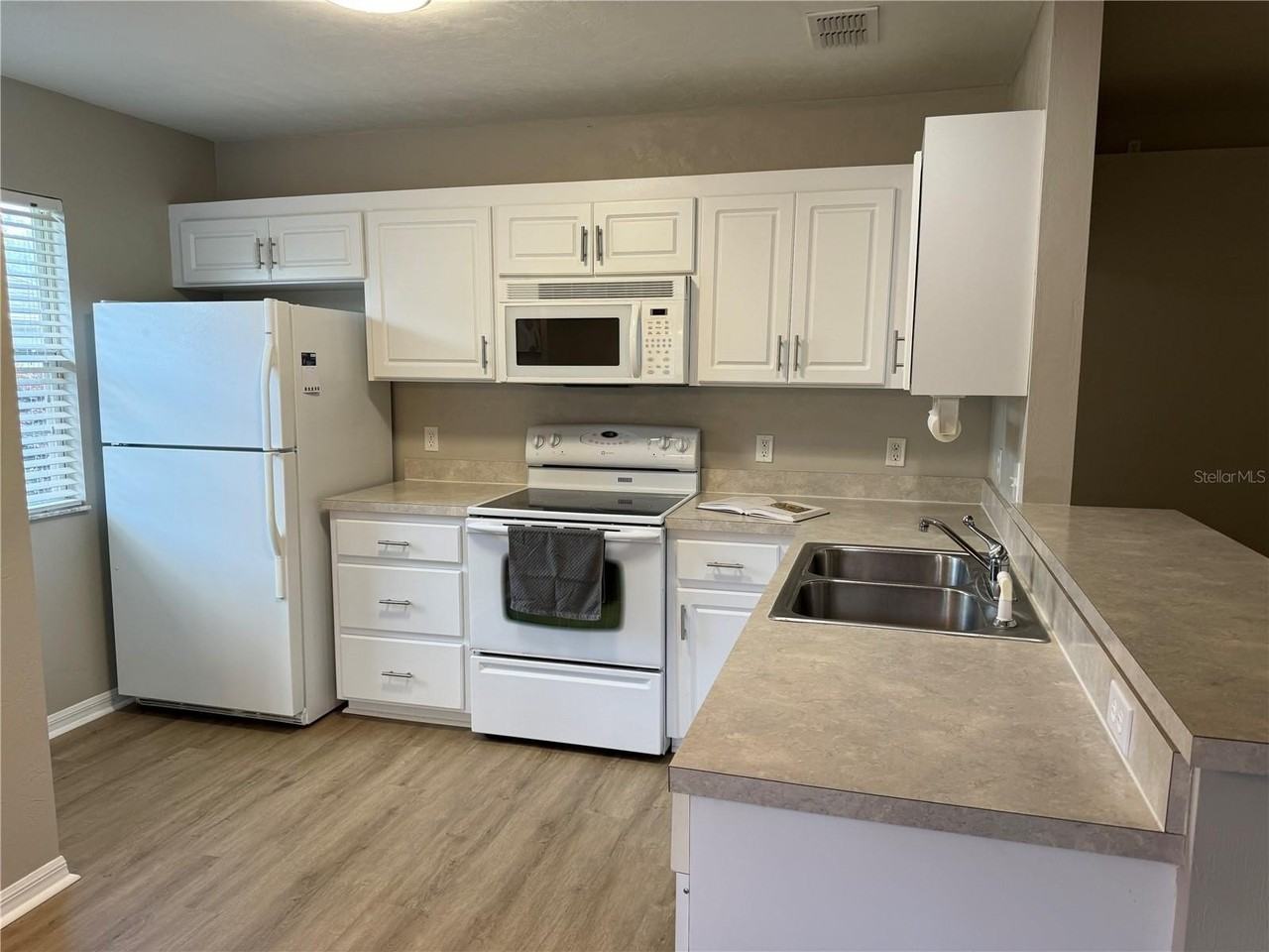 25322 Nw 10th Ave - Photo 4 of 16