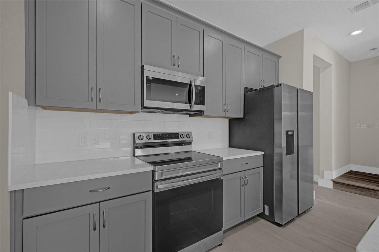 7838 Spectrum Dr - Photo 6 of 27