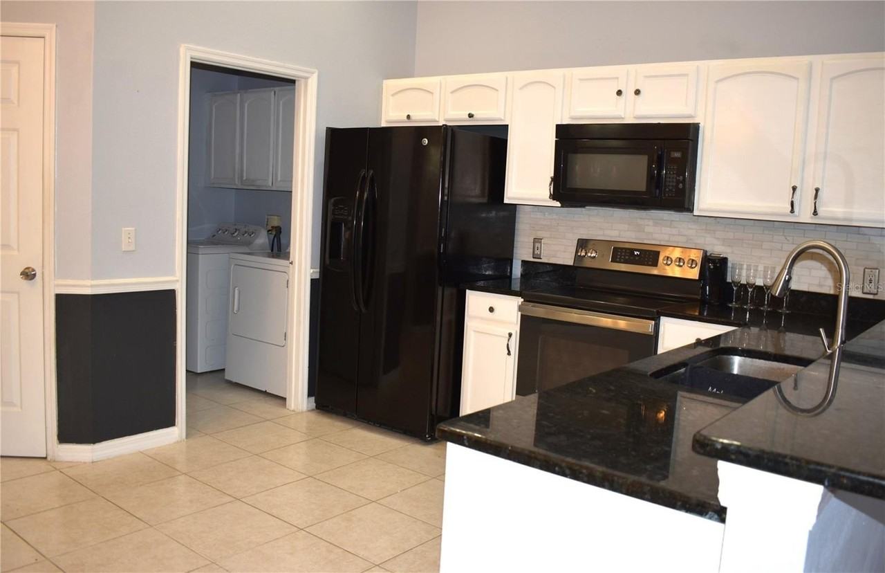 436 Lake Shore Pkwy - Photo 3 of 17