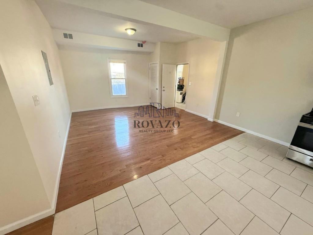 826 South 15th Street #3R - Photo 2 of 9