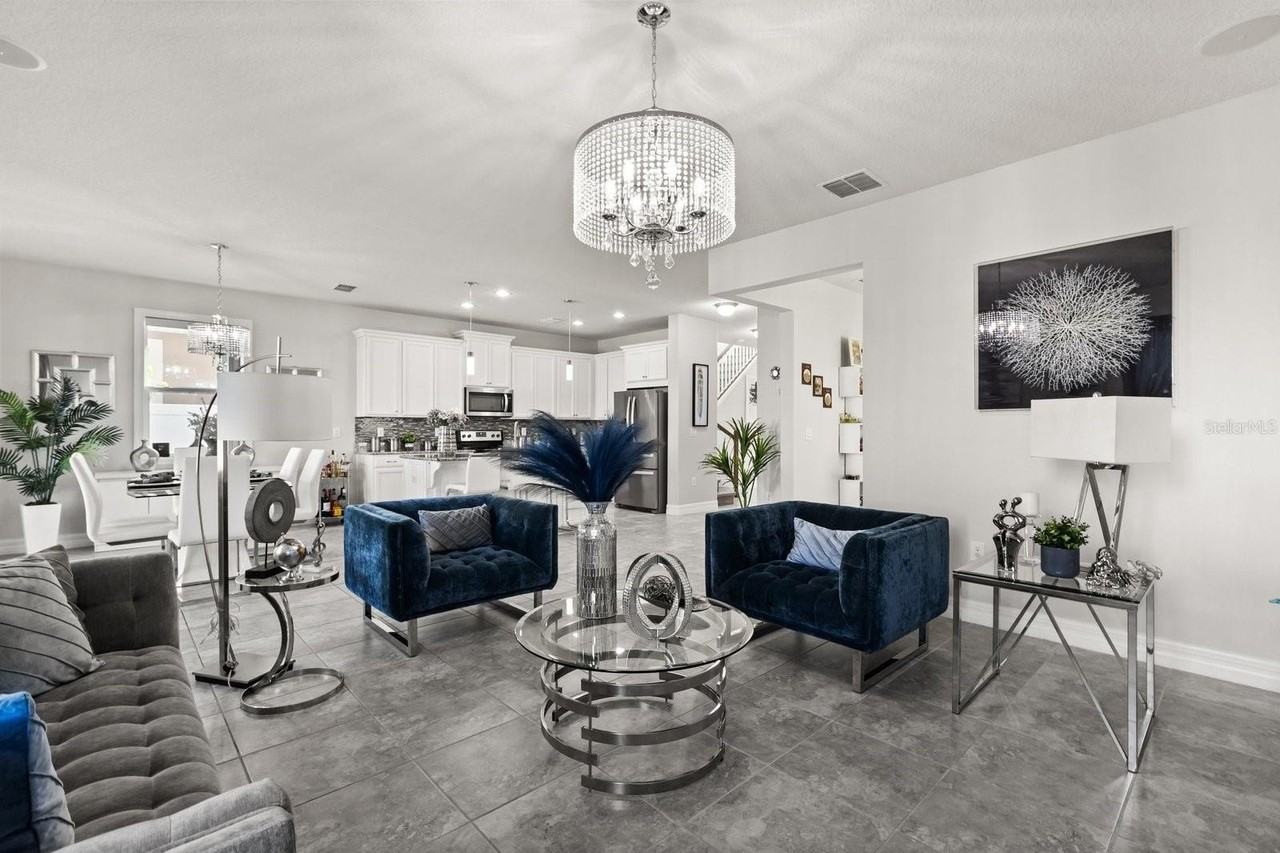 2417 Chateau Loop - Photo 2 of 16