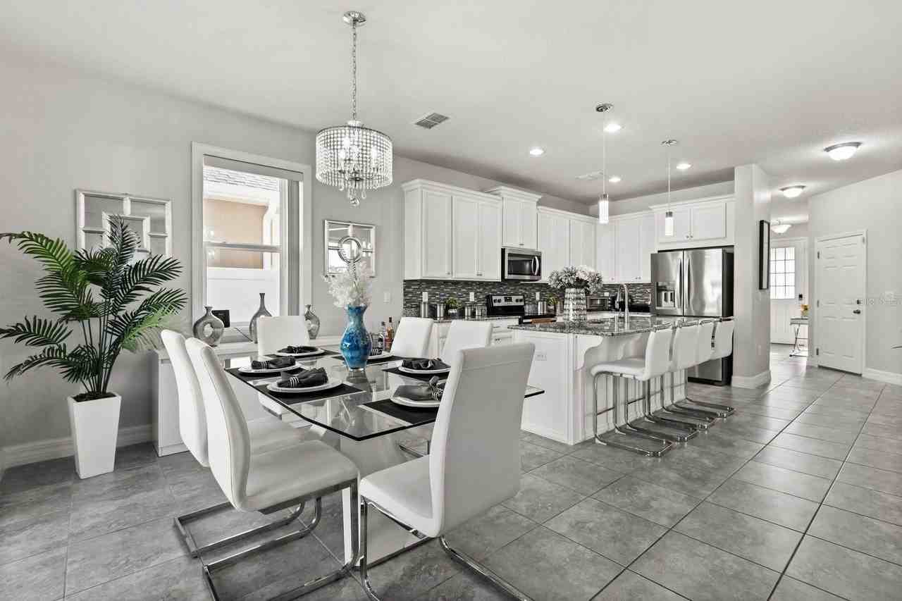 2417 Chateau Loop - Photo 3 of 16