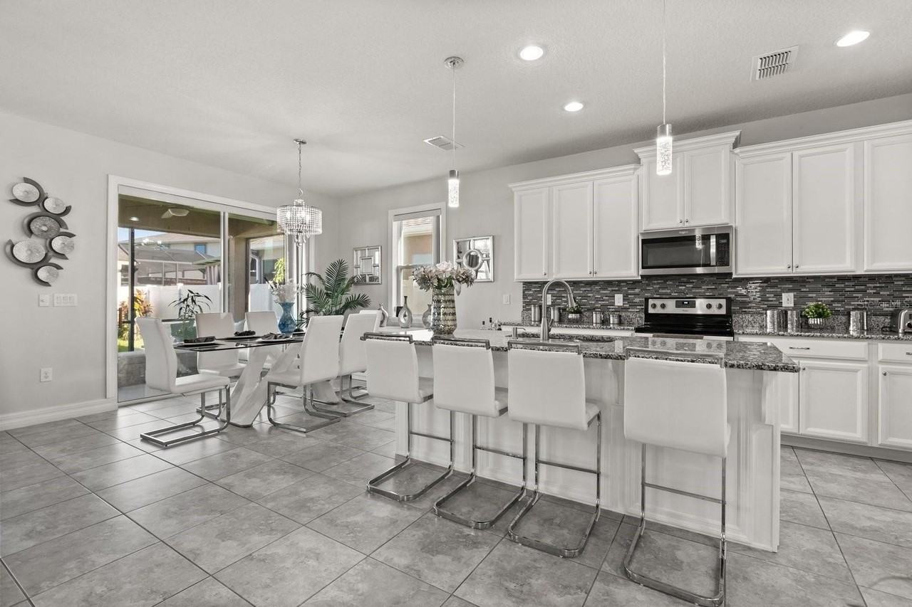 2417 Chateau Loop - Photo 4 of 16