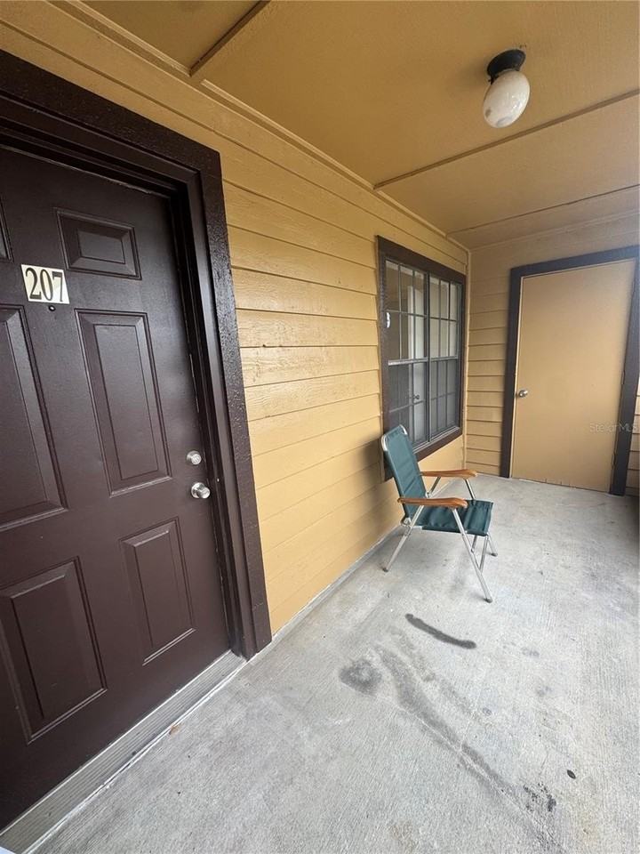 320 Black Oak Ct #207 - Photo 2 of 15