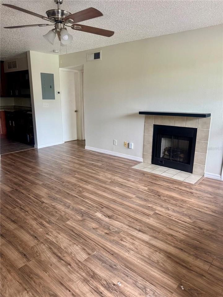 320 Black Oak Ct #207 - Photo 3 of 15