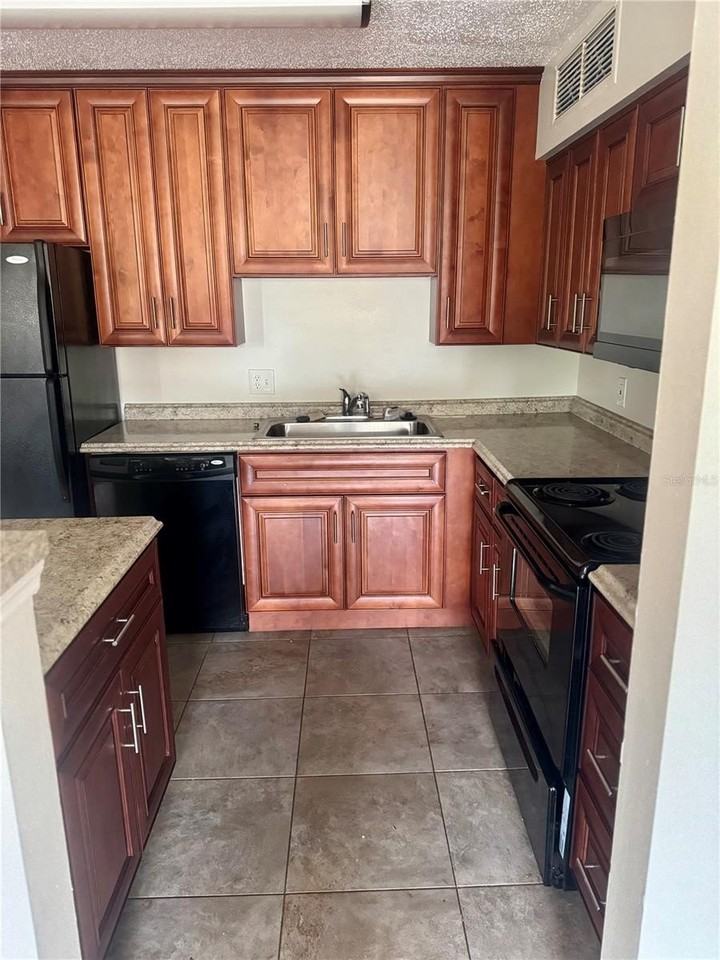 320 Black Oak Ct #207 - Photo 5 of 15