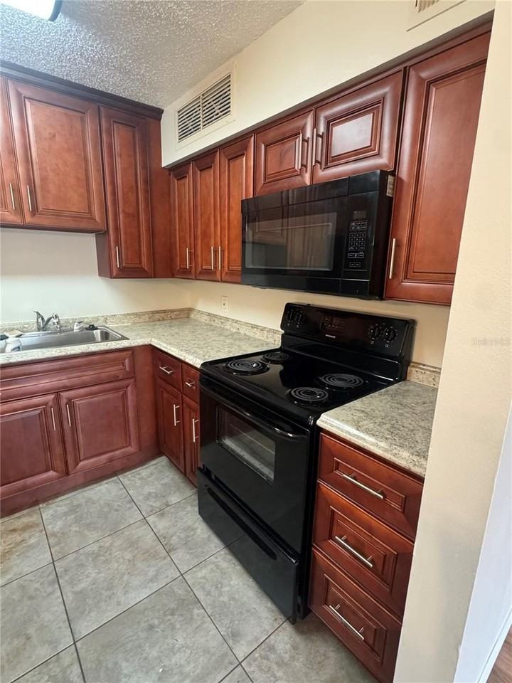 320 Black Oak Ct #207 - Photo 6 of 15