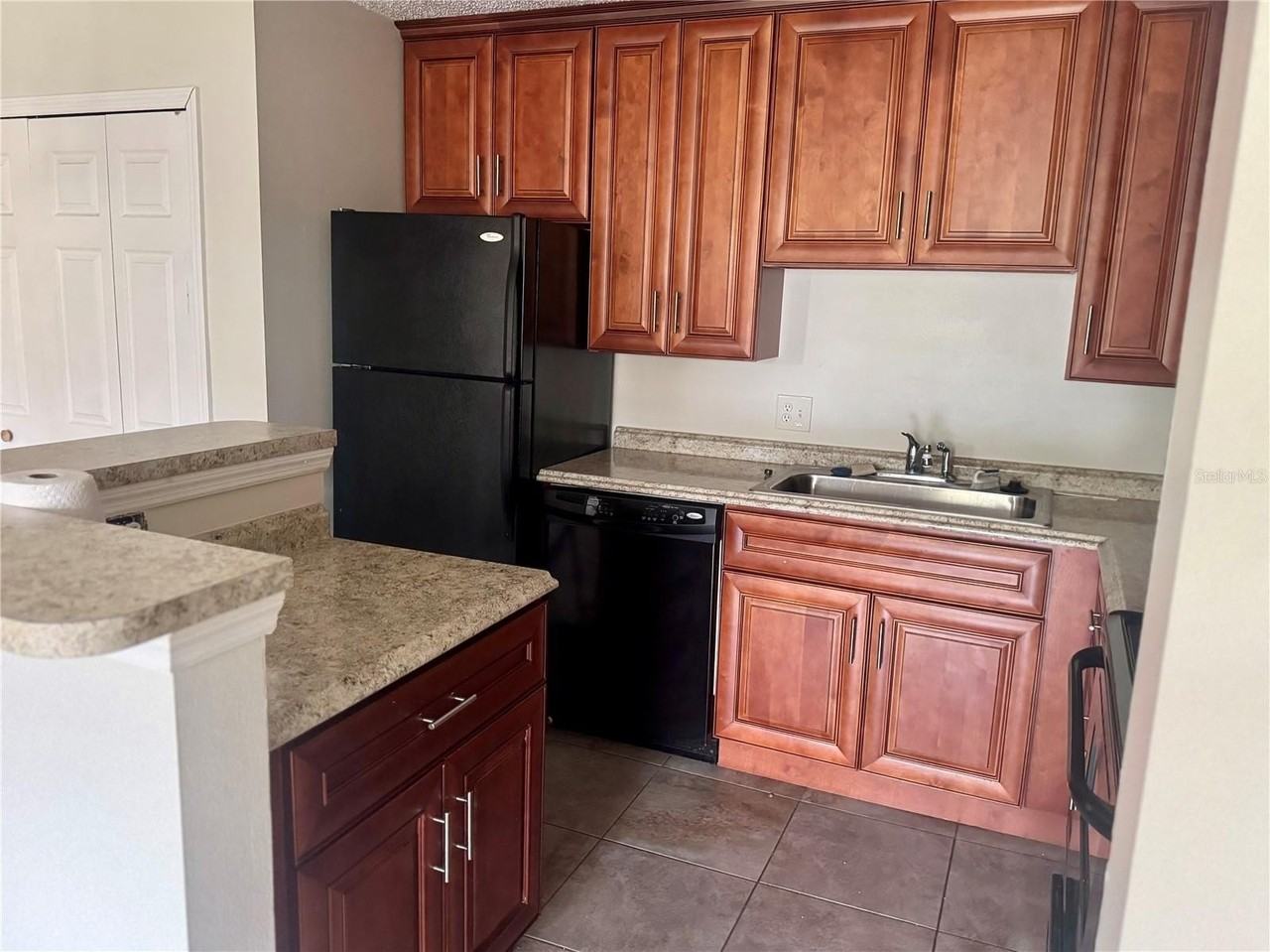 320 Black Oak Ct #207 - Photo 7 of 15