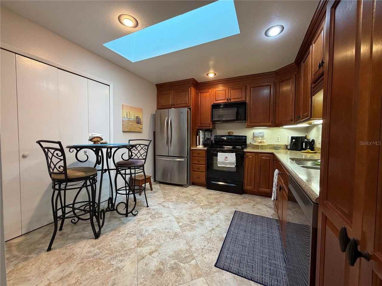 411 Newton Pl - Photo 3 of 17