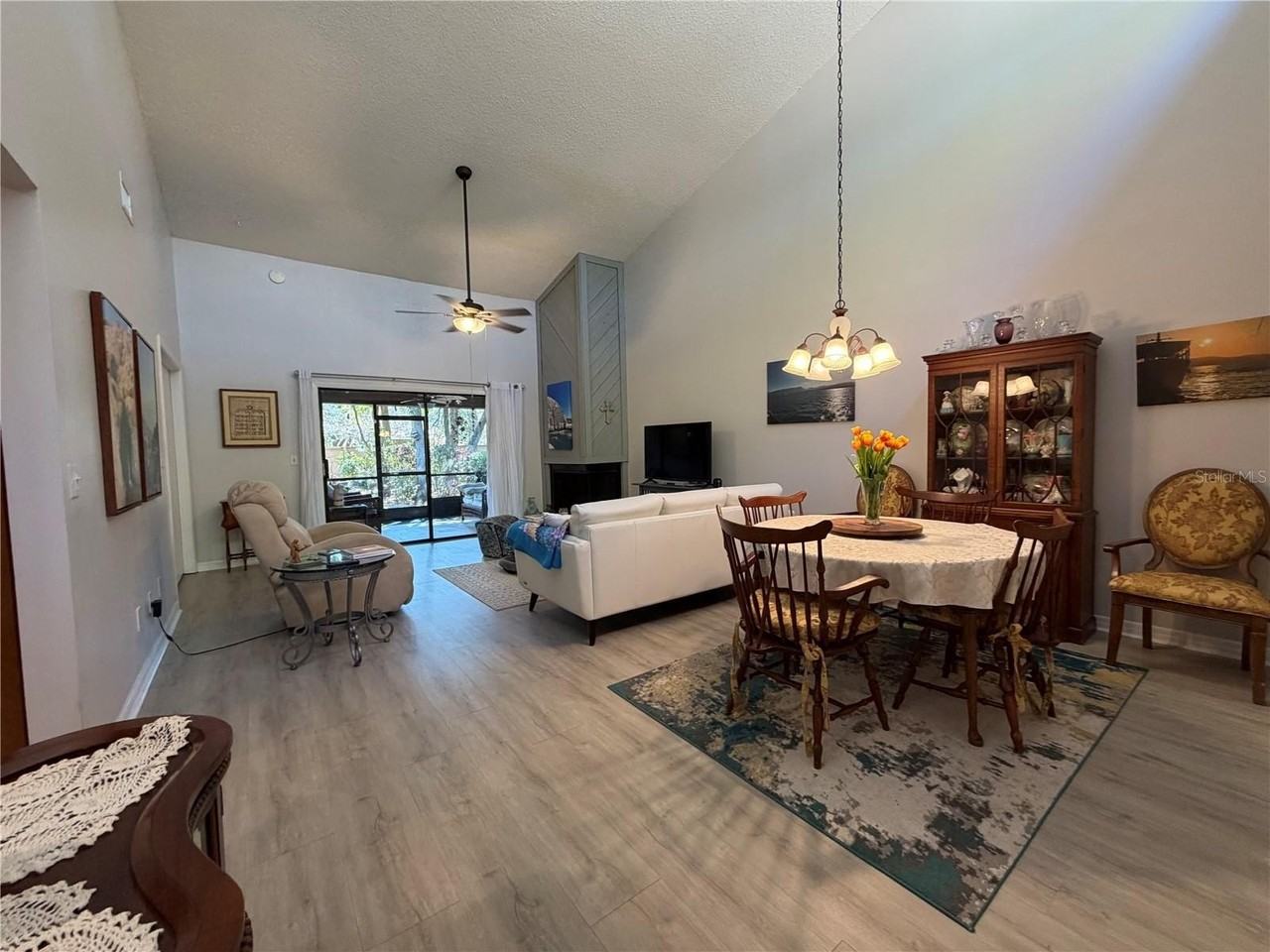 411 Newton Pl - Photo 4 of 17