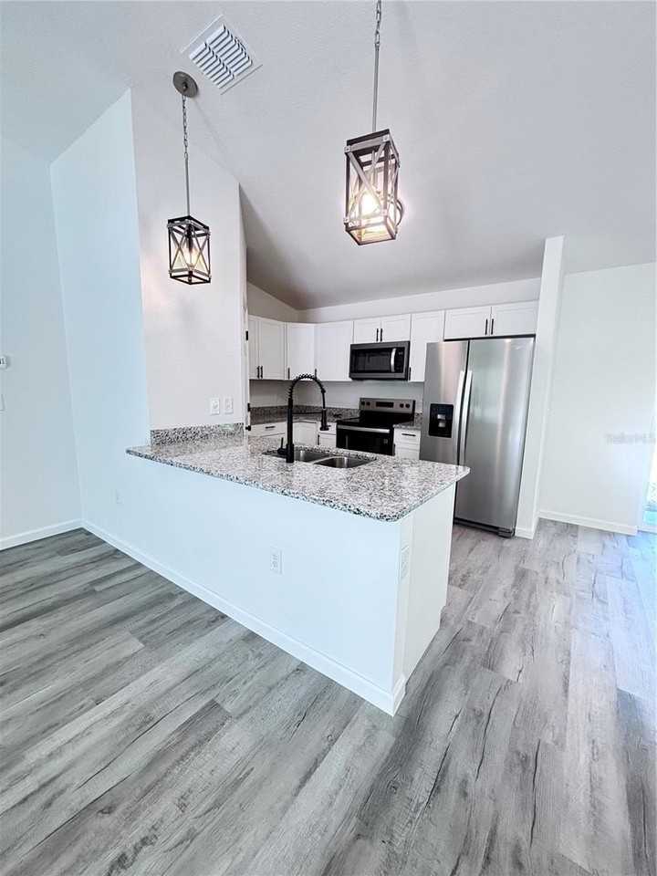 23711 Sw Rainbow Lakes Blvd - Photo 3 of 18