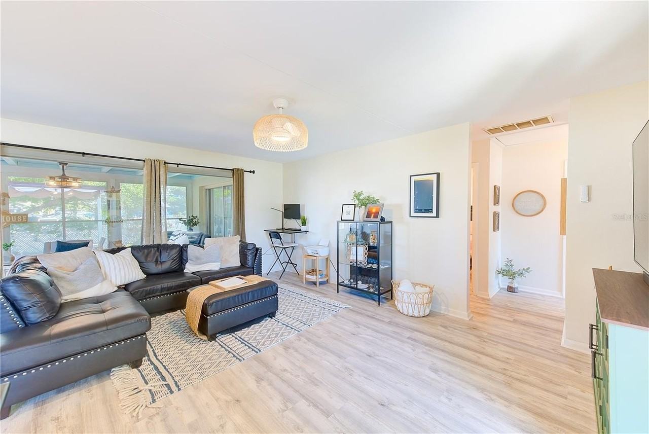 14283 Sharon Dr - Photo 2 of 13