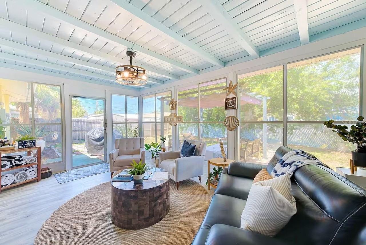 14283 Sharon Dr - Photo 3 of 13