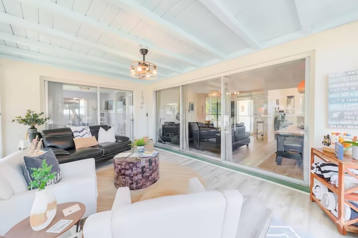 14283 Sharon Dr - Photo 4 of 13