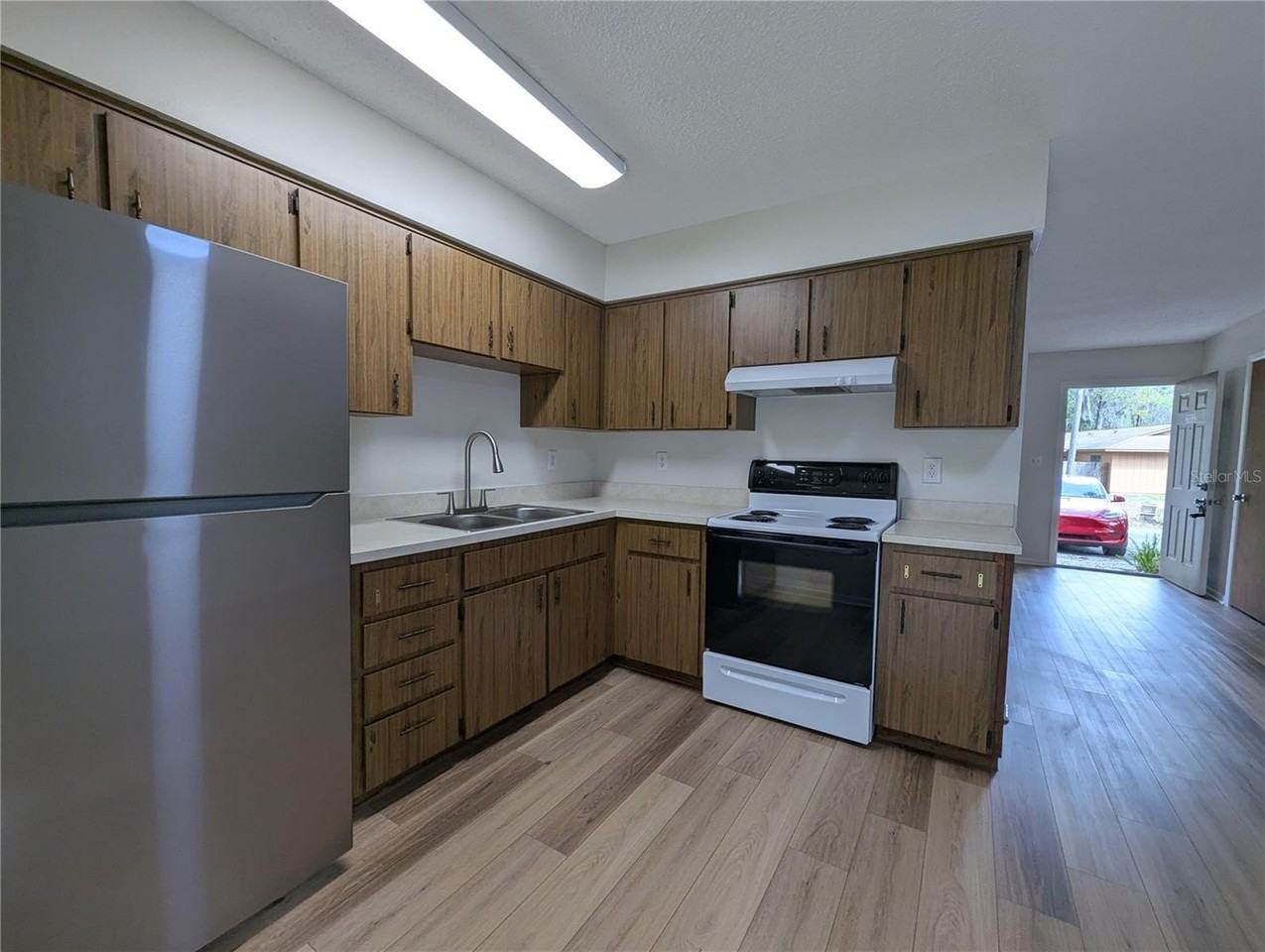 20032 Suncrest Dr - Photo 4 of 10