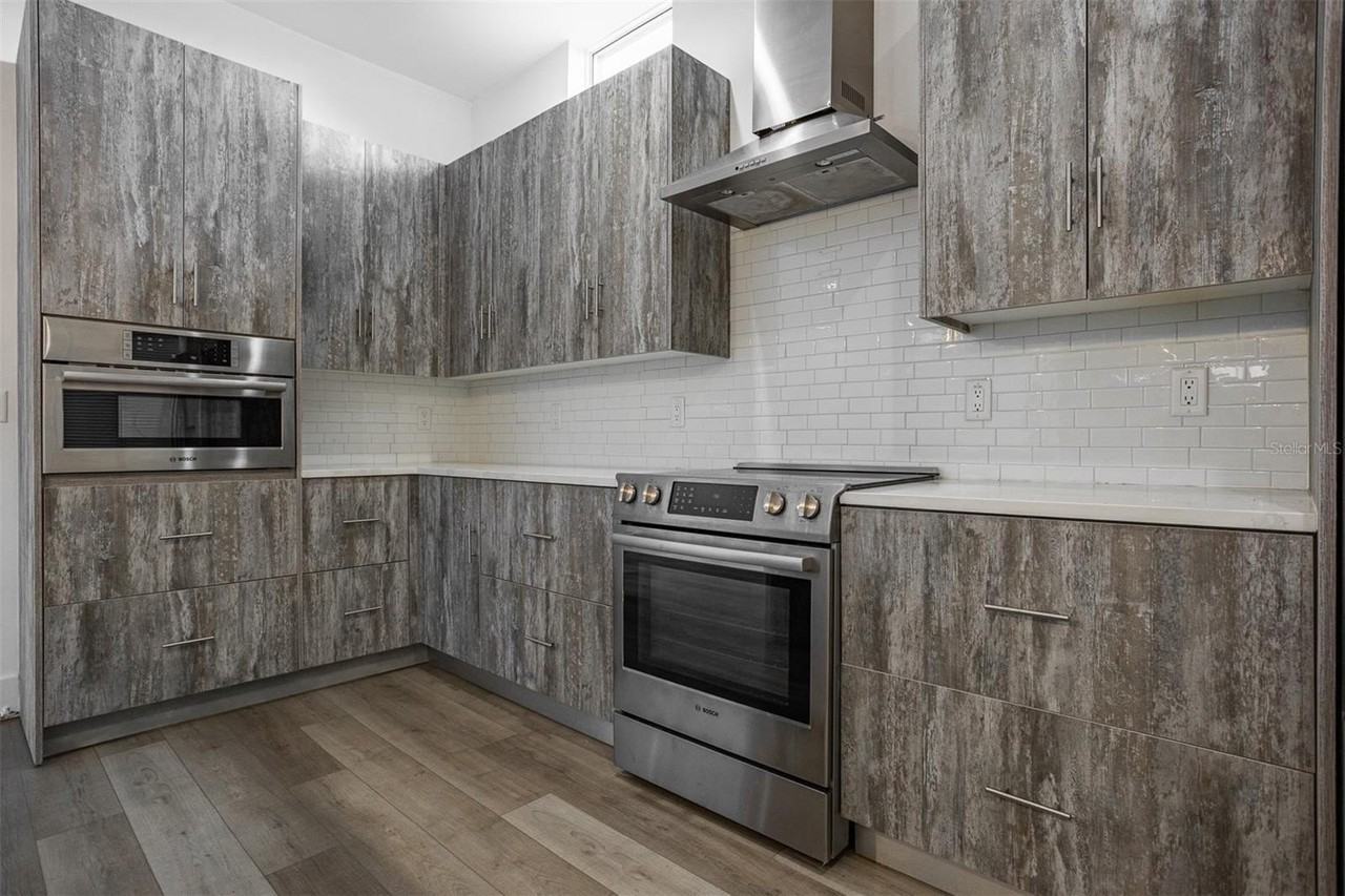 2700 N Myrtle Ave - Photo 4 of 49